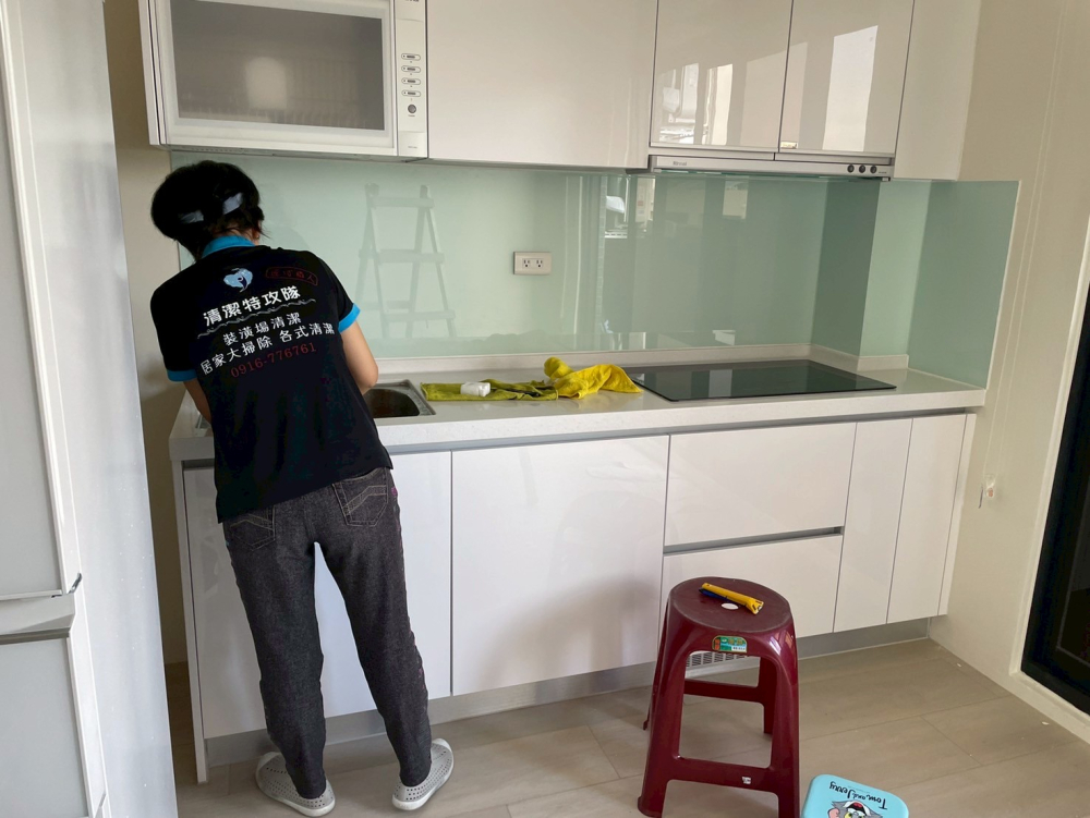 LINE_ALBUM_外埔-裝潢細清_251020_8