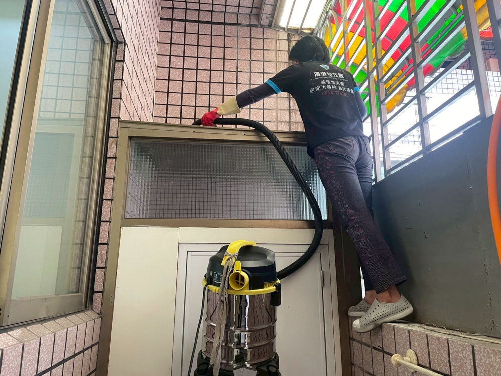 LINE_ALBUM_潭子辦公室清潔_251020_7