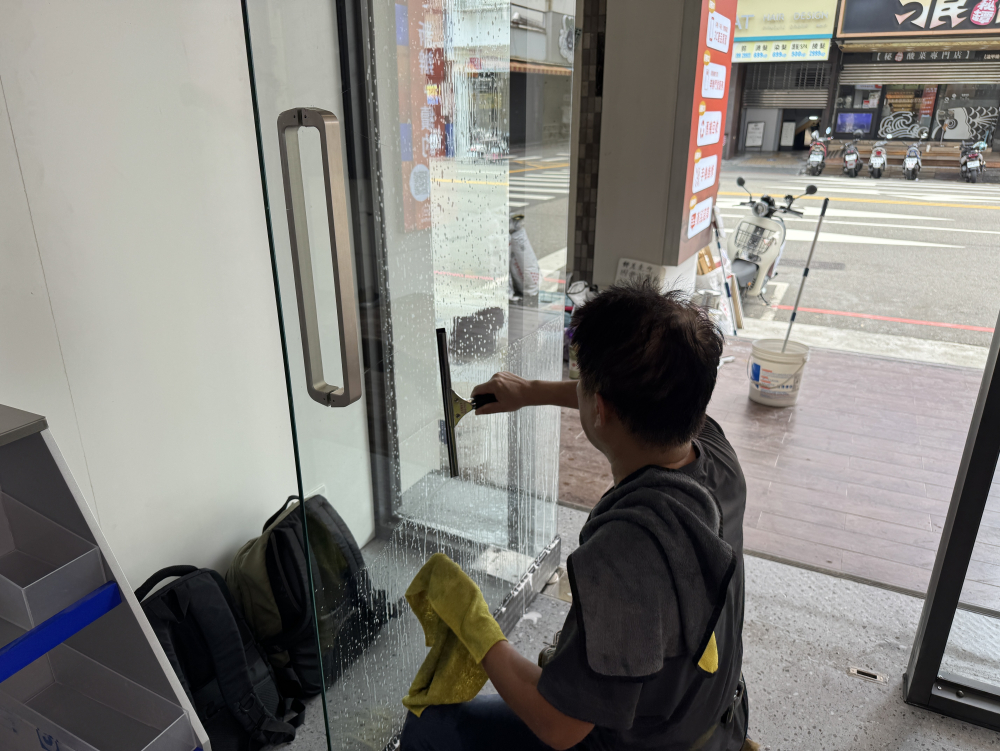 LINE_ALBUM__台中清潔公司 _店面裝潢後細清_裝潢細清_裝潢後細清_裝潢後粗清_260826_4